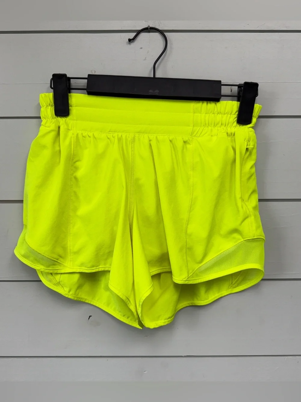 Lululemon hotty hot short II *LONG 4” neon‎ yellow women’s size 4